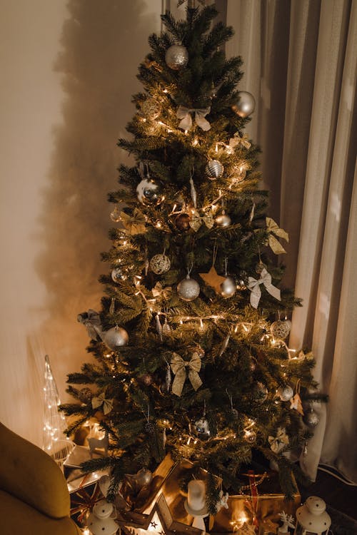 Foto d'estoc gratuïta de adorns, arbre de Nadal, decoracions