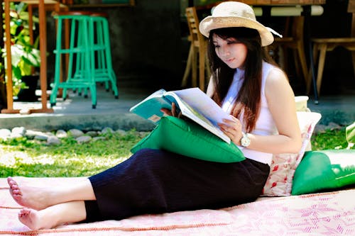 Free Woman Wearing White Blouse and Black Bottoms Stock Photo