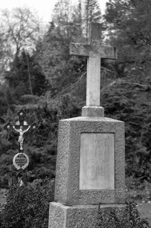 Free A grayscale cemetery scene featuring gravestones with crosses in Rhede, Germany. Stock Photo