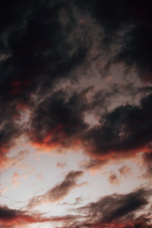 Free A captivating image of a dramatic cloudscape with red hues during dusk, ideal for atmospheric themes. Stock Photo