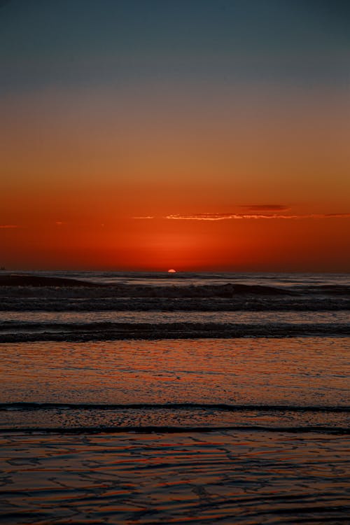 Foto profissional grátis de à beira-mar, alvorecer, beira-mar