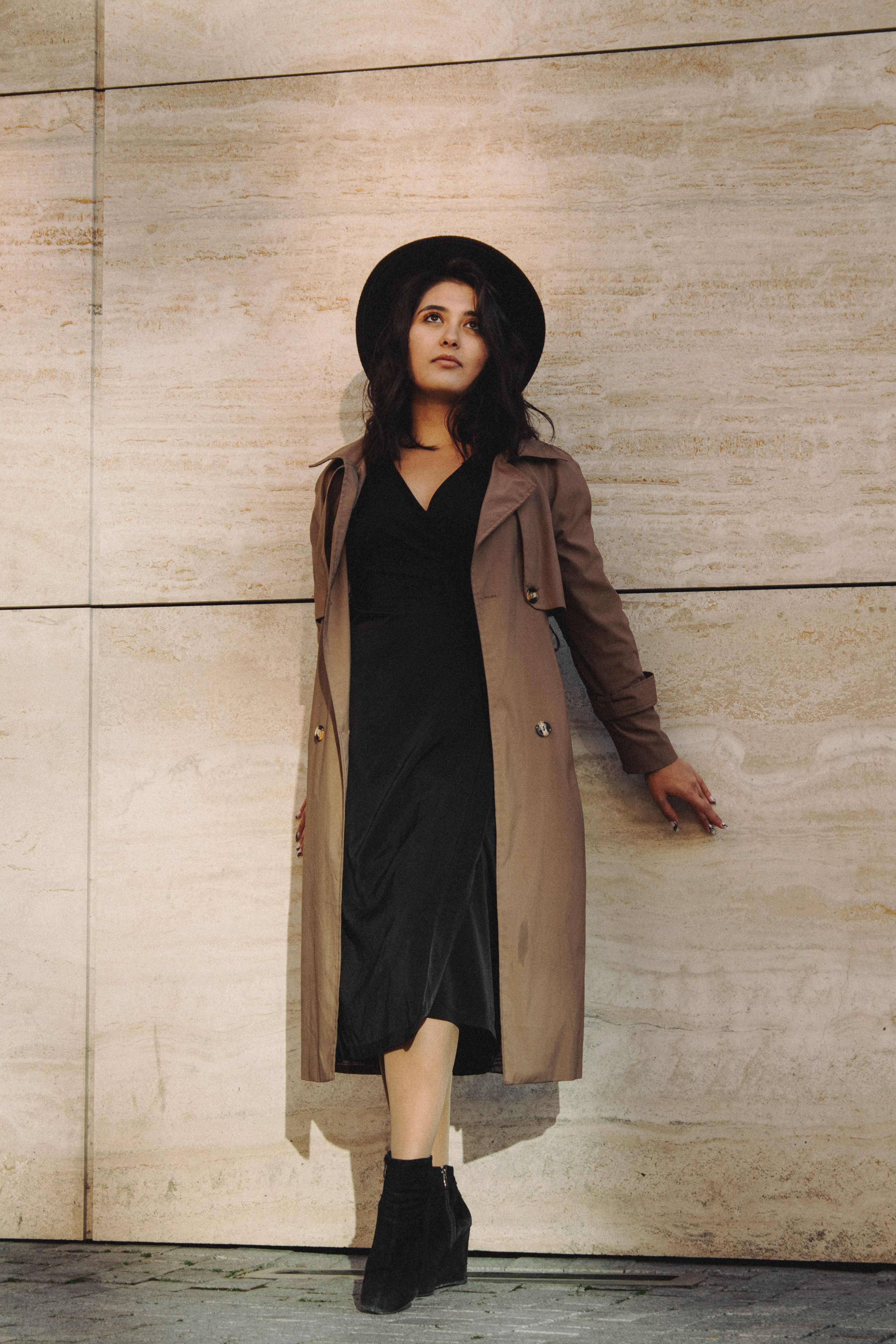 black dress with brown coat Brown is most definitely the new black dress is @selfie_leslie Code: KARINA15 Brown dress, fall outfit, brown outfits, chocolate brown, fall outfit ideas, blazer outfits, boot outfit, fall fashion