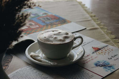бесплатная Бесплатное стоковое фото с блюдце, кофе, кофеин Стоковое фото
