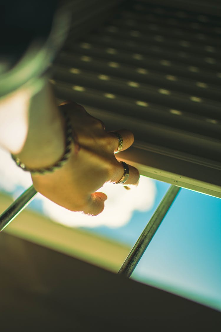 Hand Opening Window Blinds