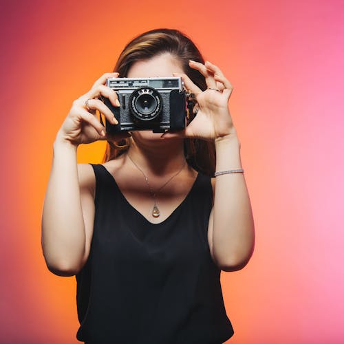oldscool相機, 墨鏡, 女人 的 免費圖庫相片