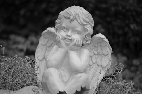 Free Grayscale Photo of a Baby Angel Statue Stock Photo