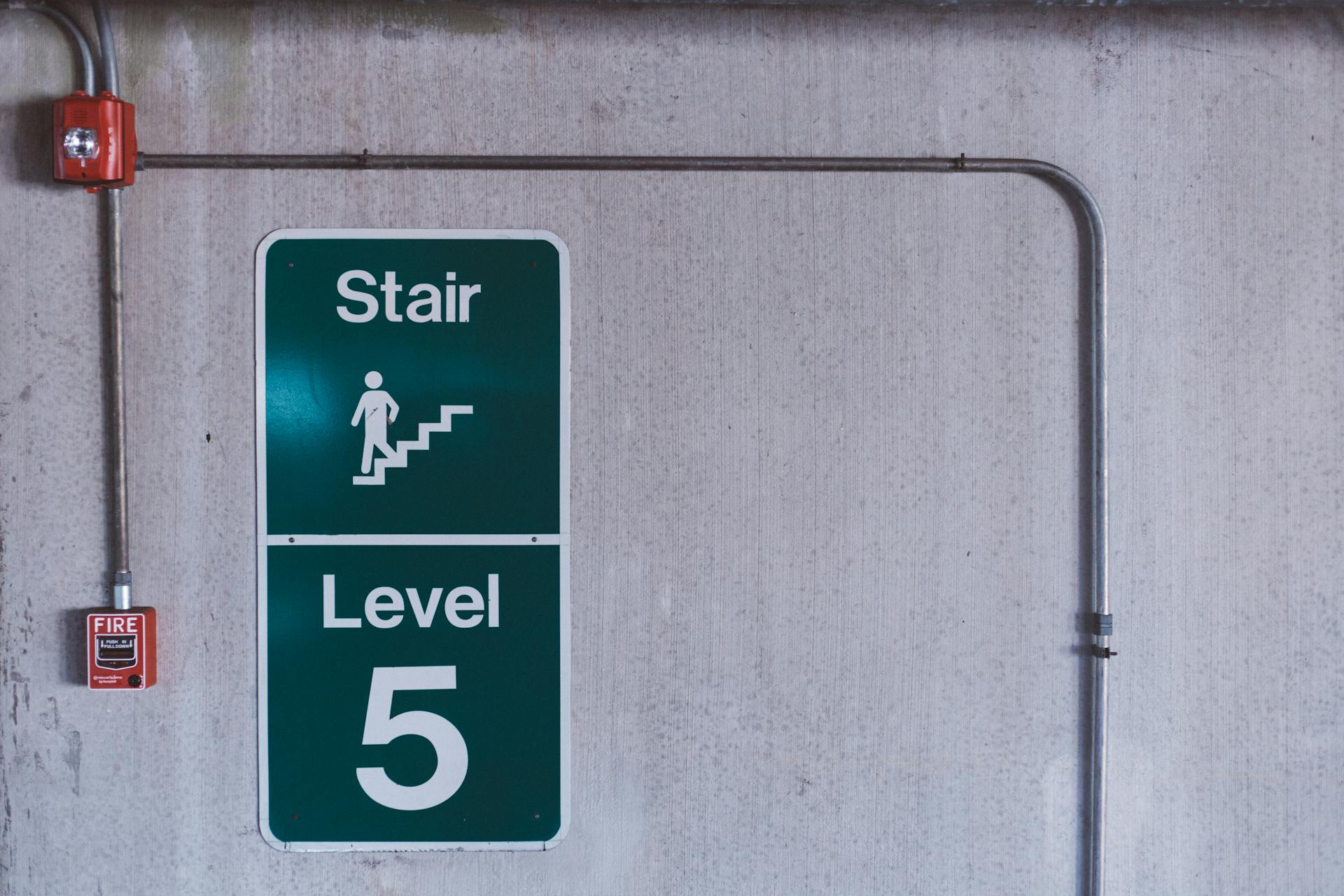 Green and White Stair Level 5 Signage