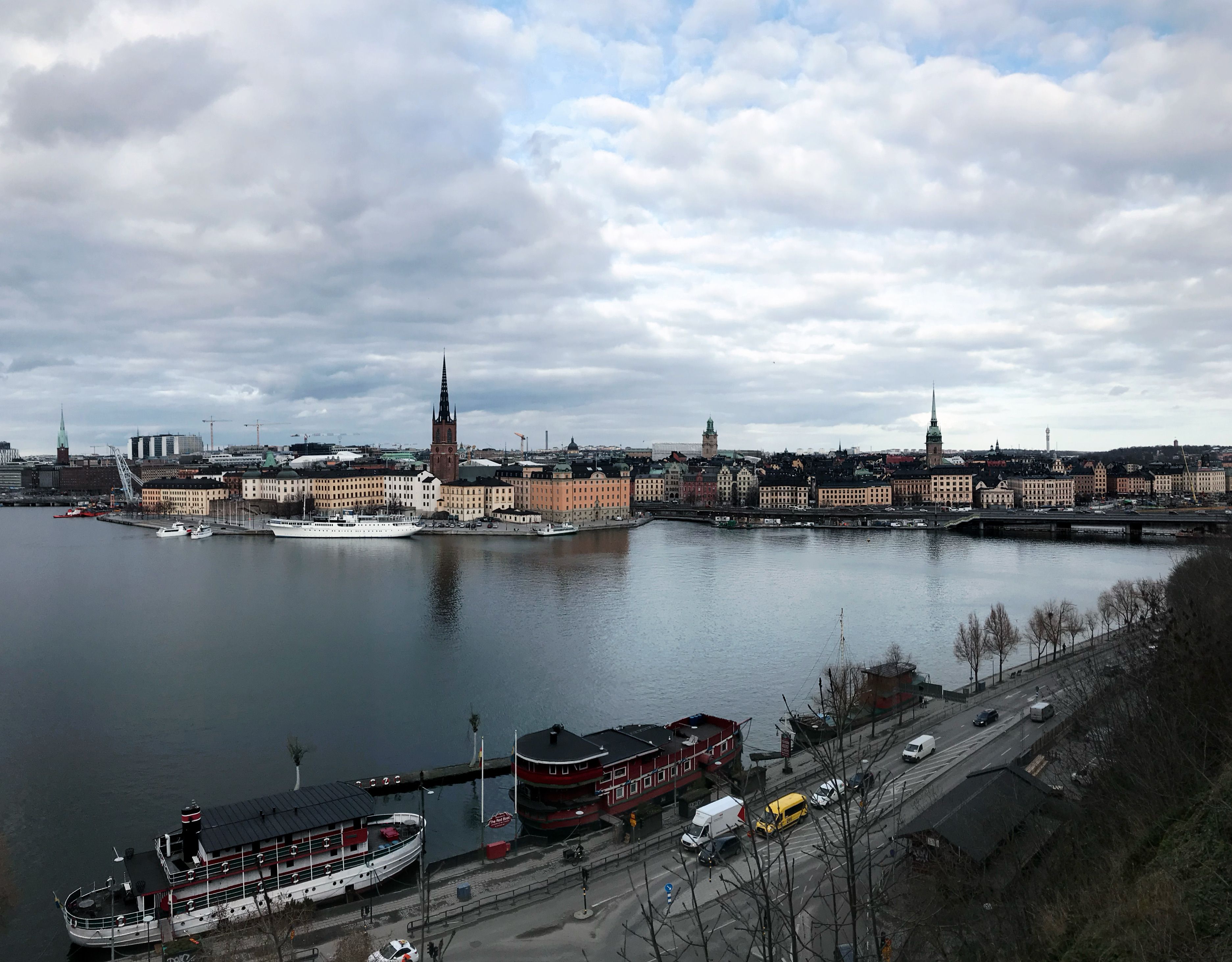 View of a Waterfront · Free Stock Photo
