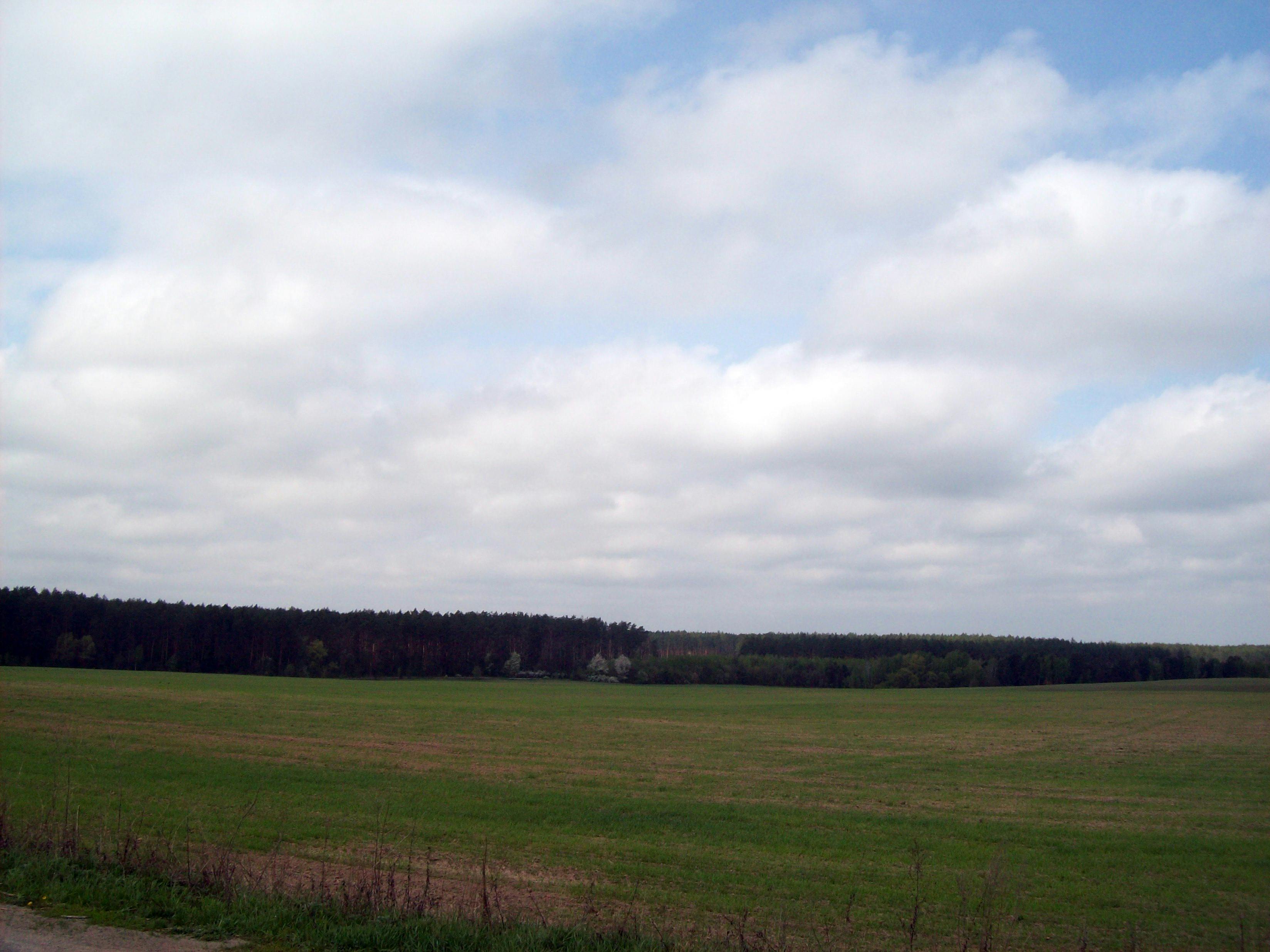 Fachada de edifício em Lisboa coberta de azulejos coloridos