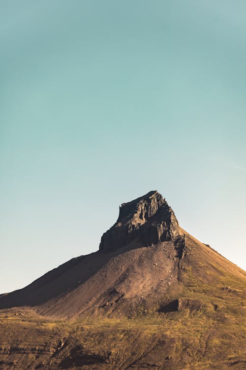 Бесплатное стоковое фото с вертикальный выстрел, гора, одинокий