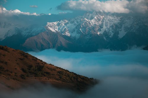 Gratis lagerfoto af bjerge, blå himmel, dis