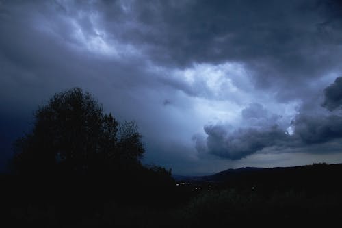 Gratis lagerfoto af Mørk himmel, regn, skyer