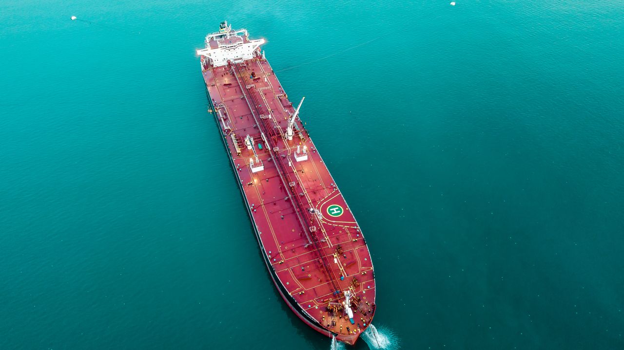 Le pétrolier Deliver, soupçonné d’appartenir à la flotte fantôme russe, repart de Fos-sur-Mer