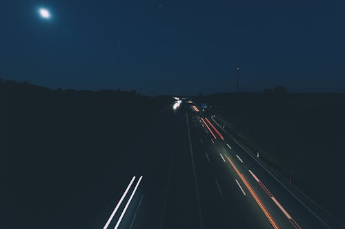 Foto stok gratis gelap, jalan, jalan di malam hari