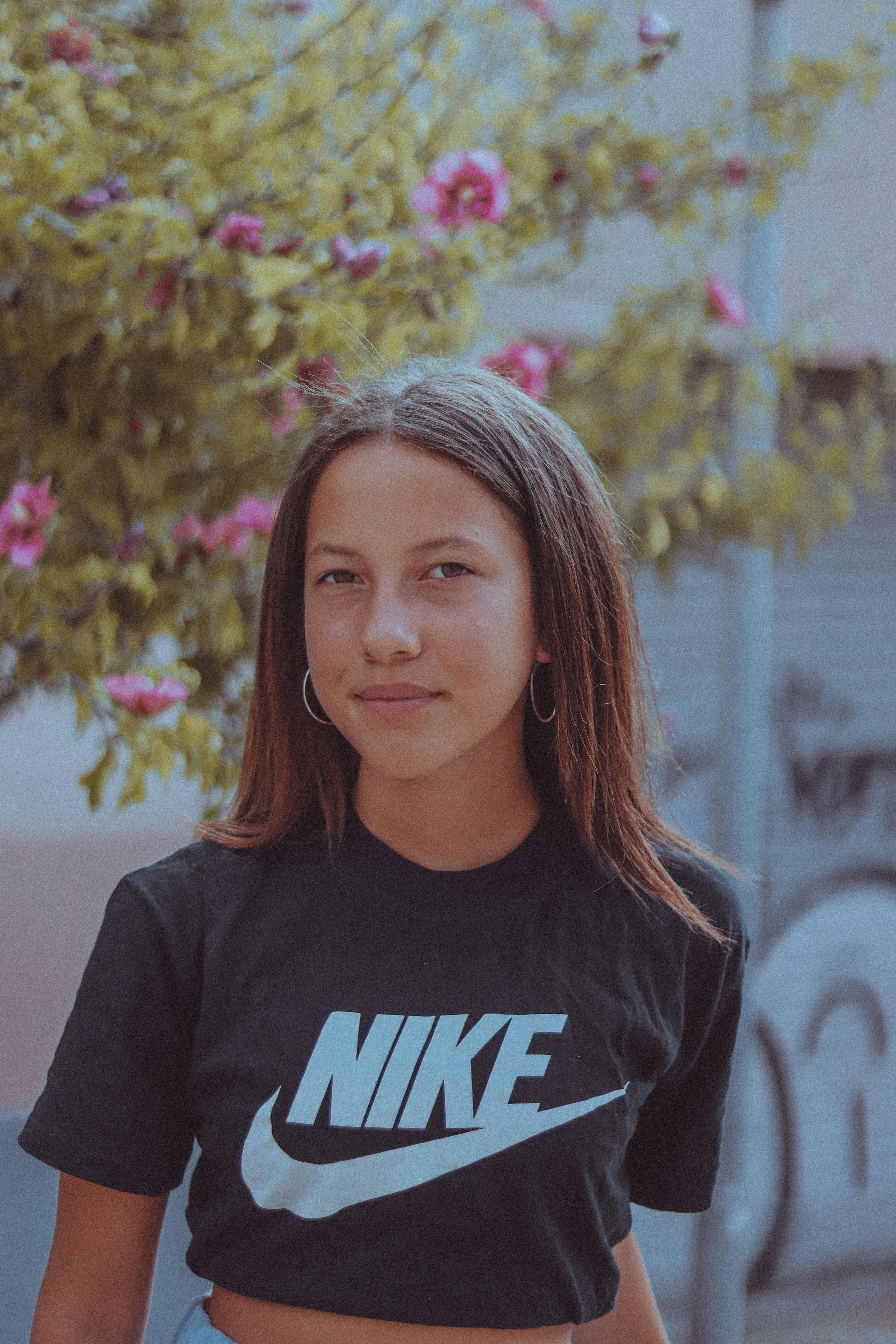 womens nike black shirt