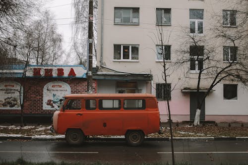 Gratis stockfoto met auto, autobus, buitenkant van het gebouw Stockfoto