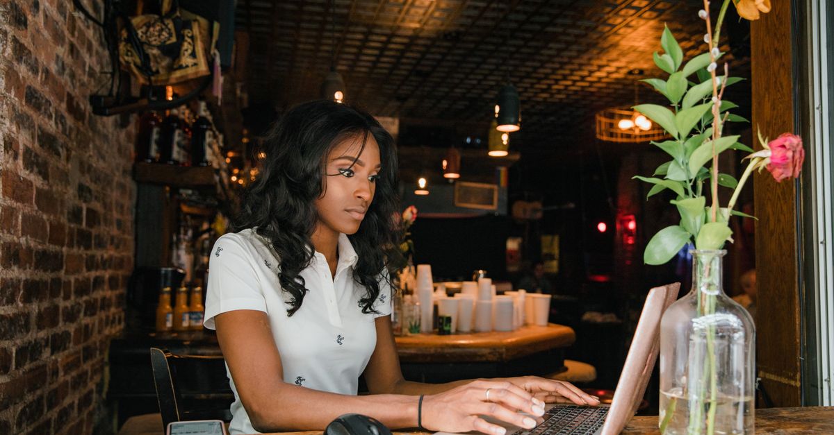 5 Side Hustles That Could Earn You $2,000+ per Month in 2024