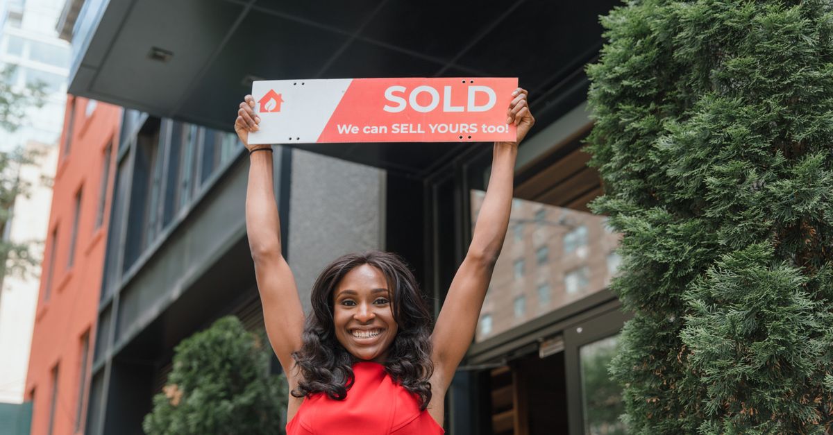 A for sale sign in a front yard, what sellers faced pricing into the Toronto fall market of 2026