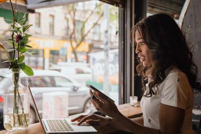 Professional working from a cafe