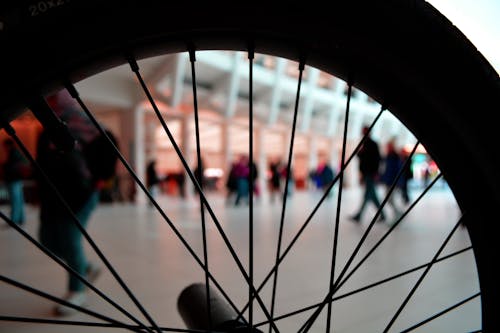 自転車の車輪のシルエット