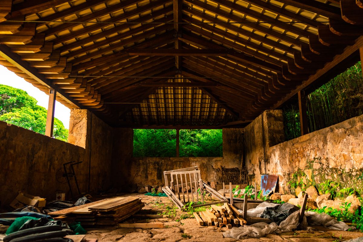 Interior de masía vacío