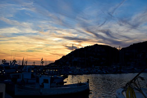 Fotobanka s bezplatnými fotkami na tému člny, hora, modrá obloha