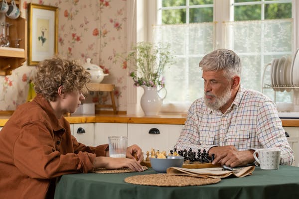 Foldable chess board
