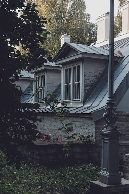 A lamp Post Near a House