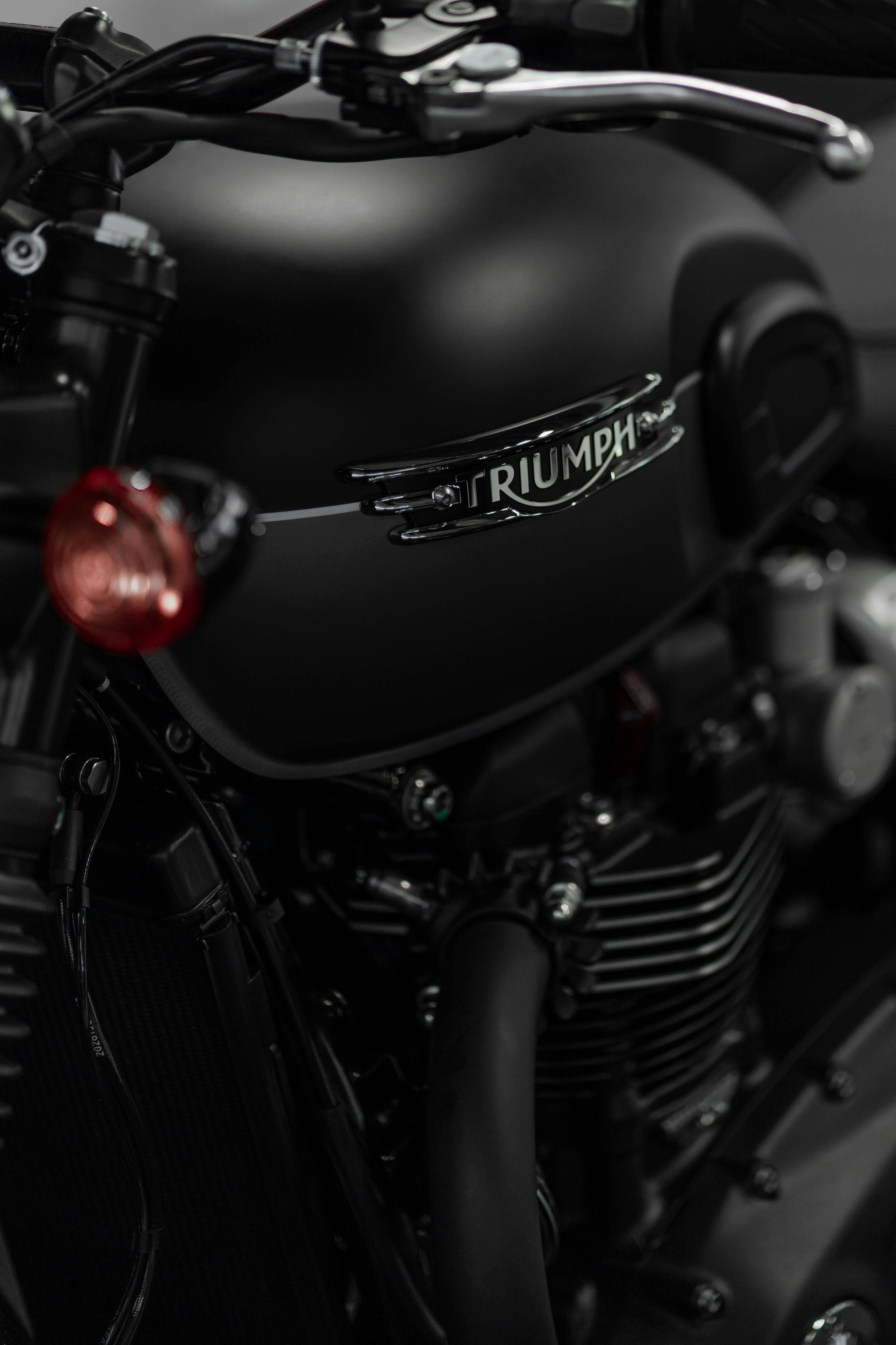Triumph Bike Wallpaper - Download to your mobile from PHONEKY