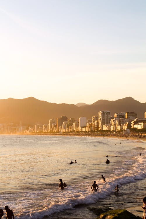 Foto profissional grátis de costa, diversão, espaço do texto