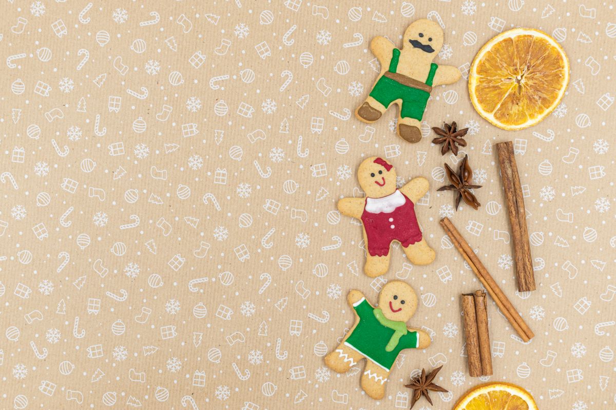 Christmas kitchen cabinet decor