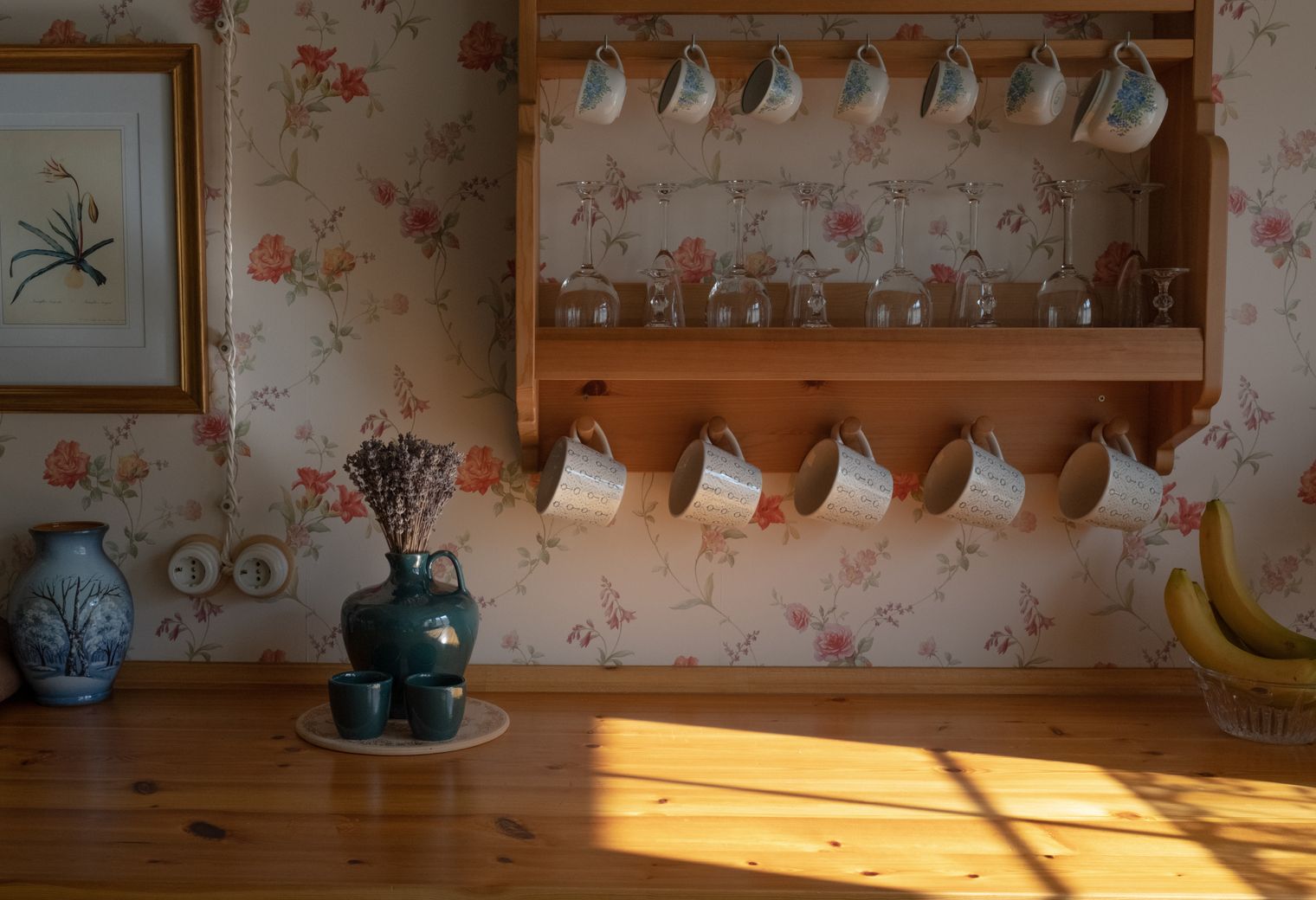 Wallpapering in Vauxhall — the finished result after a professional repaint