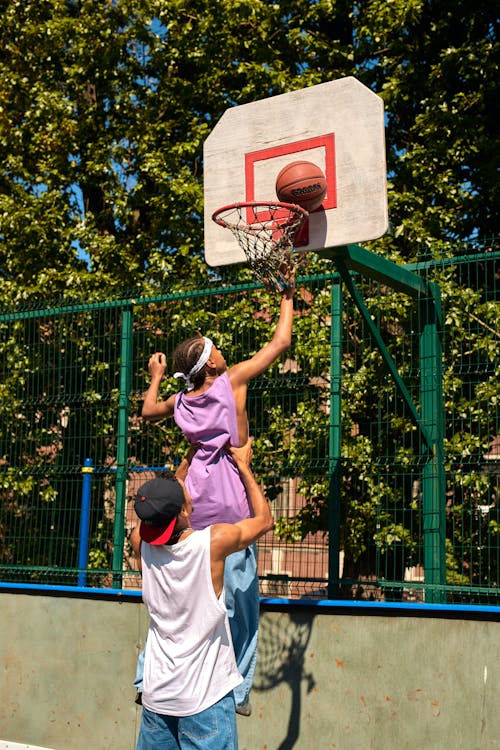 Бесплатное стоковое фото с активный отдых, баскетбол, бросать