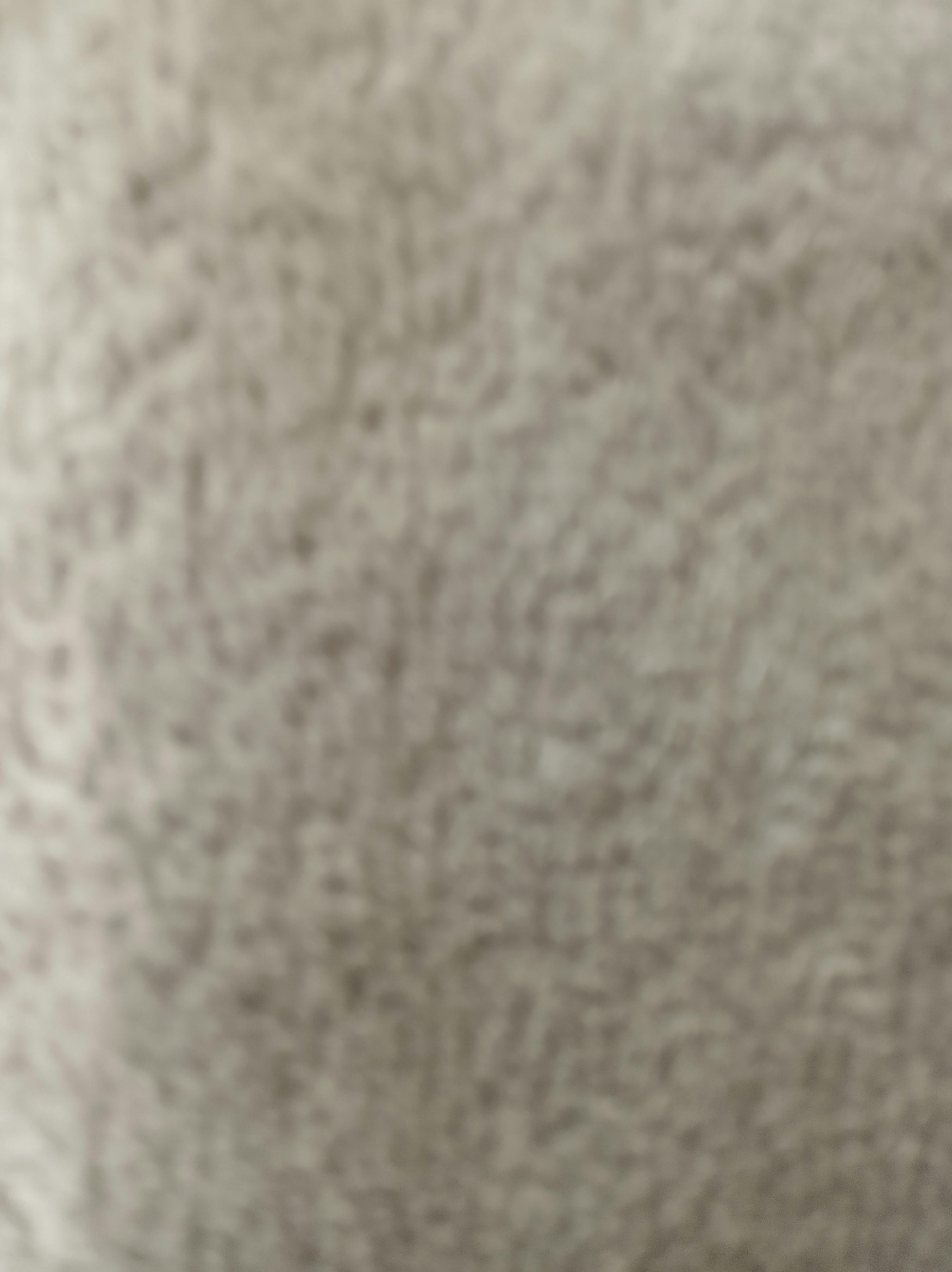 Eine elegante Luxury Yacht Dubai bei Nacht vor der funkelnden Skyline der Dubai Marina.