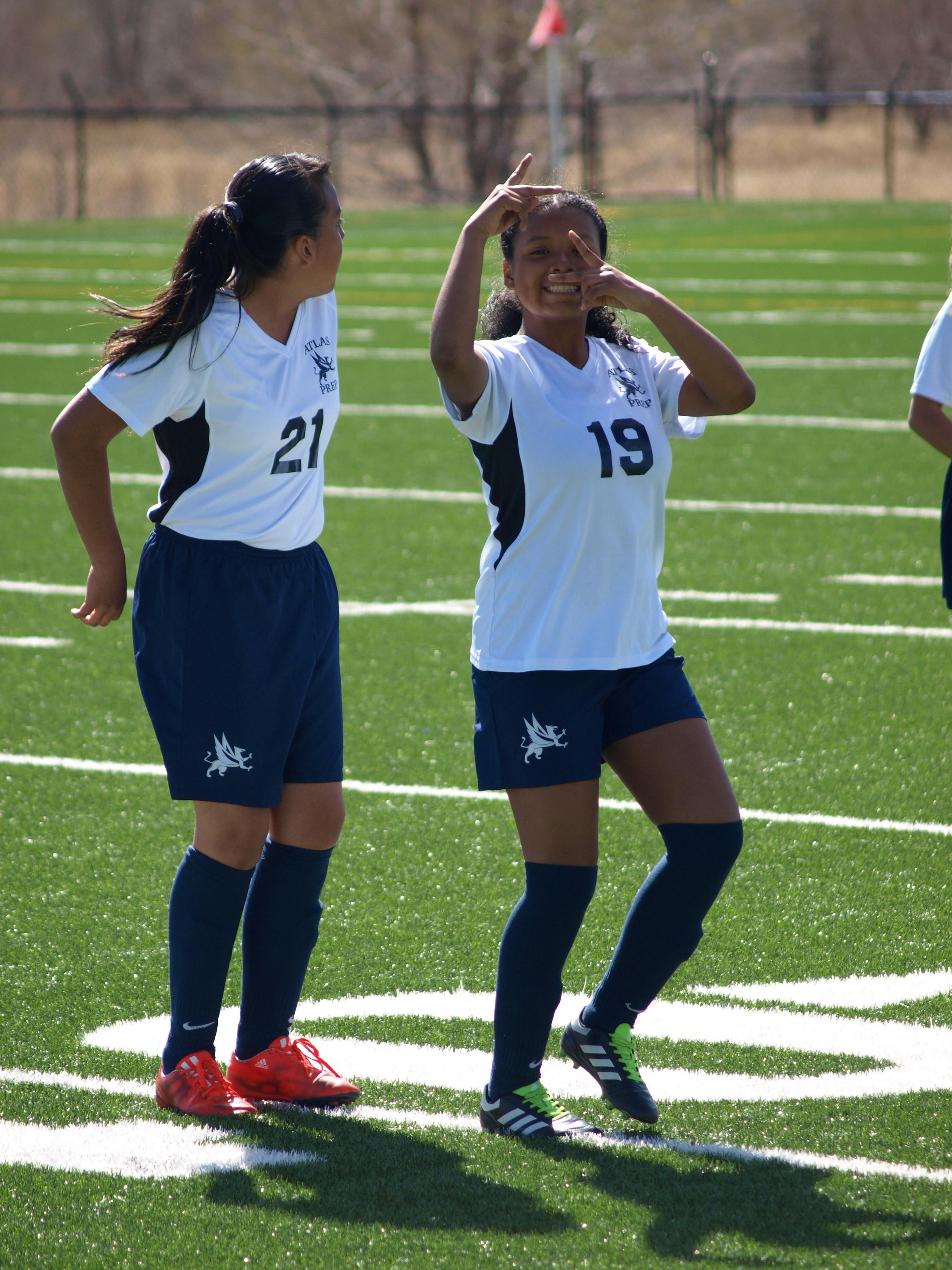 태국 송크란 축제에서 물싸움을 즐기는 사람들
