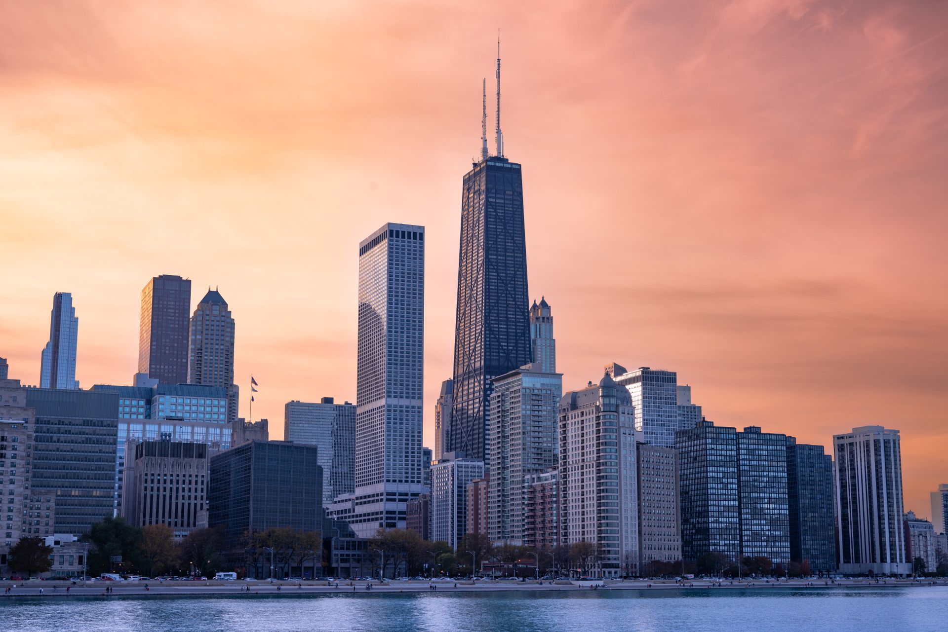 Hotels within walking distance of United Center, Chicago