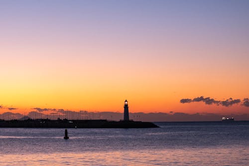 Gratis lagerfoto af bølger, dramatisk himmel, fyrtårn