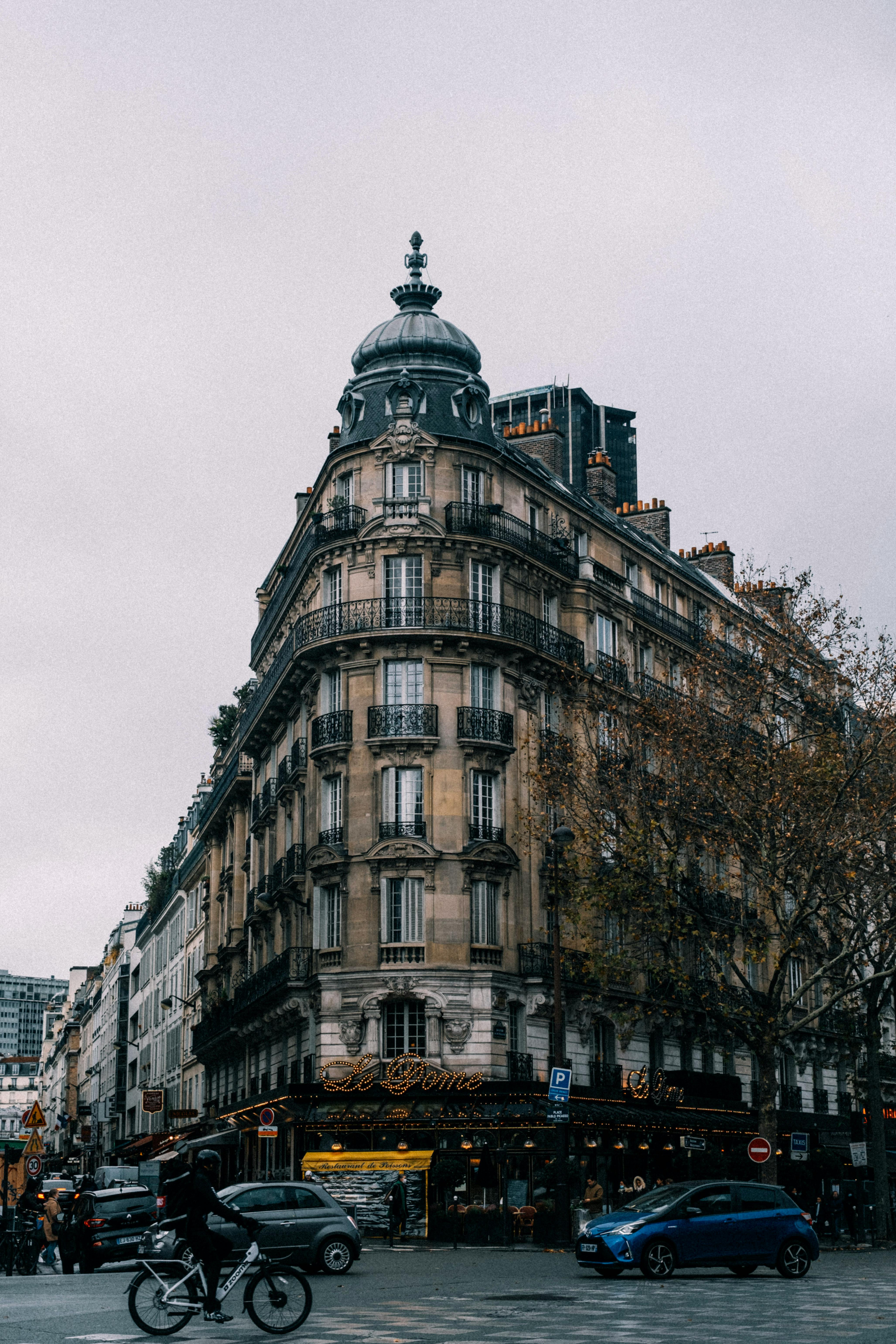 Free A classic Parisian corner building with an ornate dome, showcasing urban elegance. Stock Photo