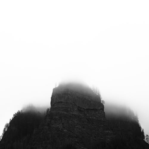 Darmowe zdjęcie z galerii z chmury, czarno-biały, góry