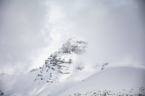구름, 눈이 내리는, 산의 무료 스톡 사진