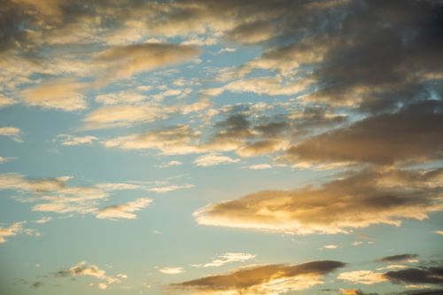 Free Golden clouds illuminated by sunset light over San Antonio, Texas, creating a mesmerizing sky scene. Stock Photo