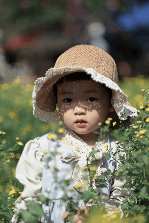 Gratis Foto stok gratis anak, belum tua, bunga-bunga Foto Stok