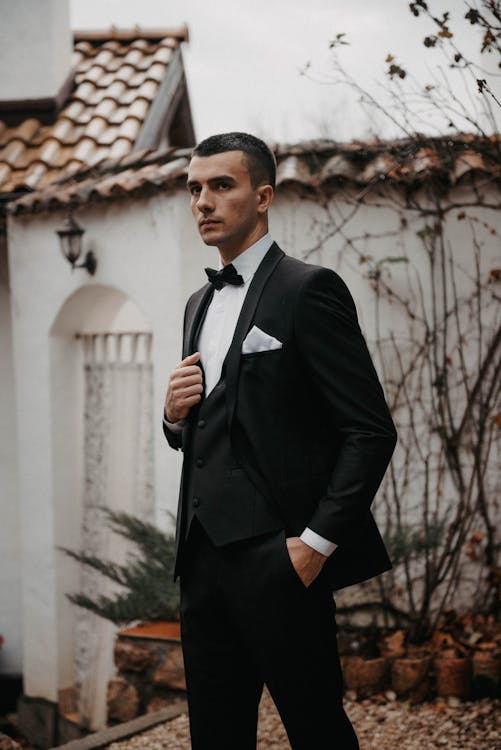 Short Haired Man in Full Suit · Free Stock Photo