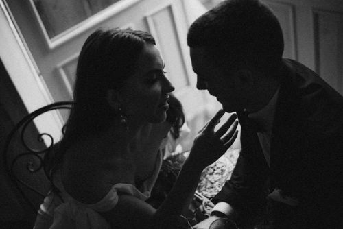 Free A grayscale intimate moment between a couple in a cozy indoor setting. Stock Photo