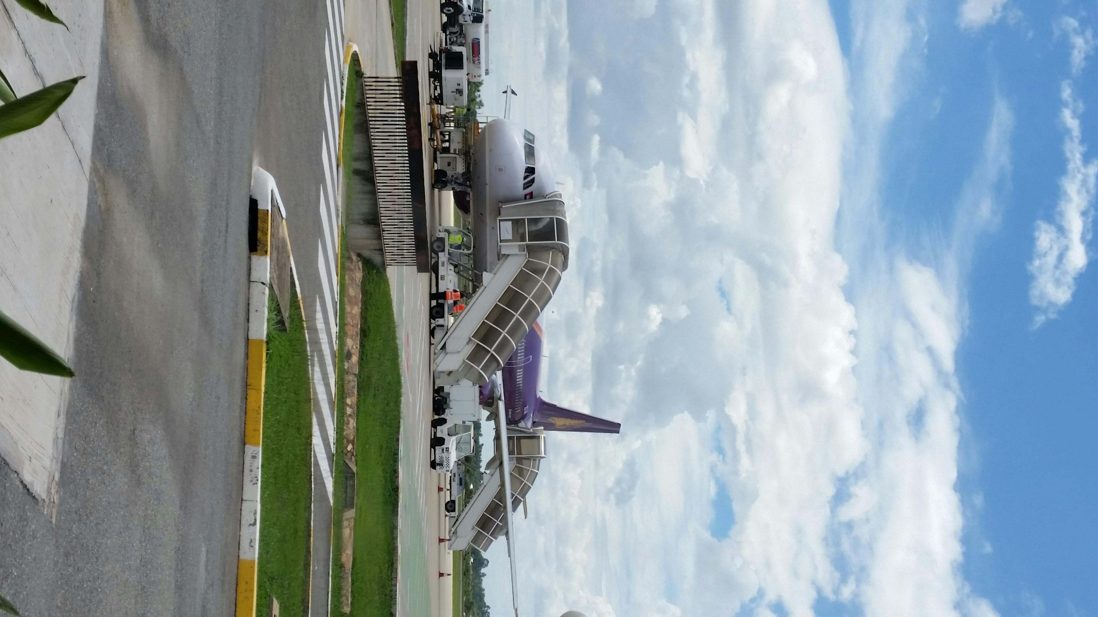 柬埔寨金边机场的机场镜像是航站楼 库存图片. 图片 包括有 喷气机, 目的地, 飞机, 假期, 前面, 柬埔寨 - 211482027