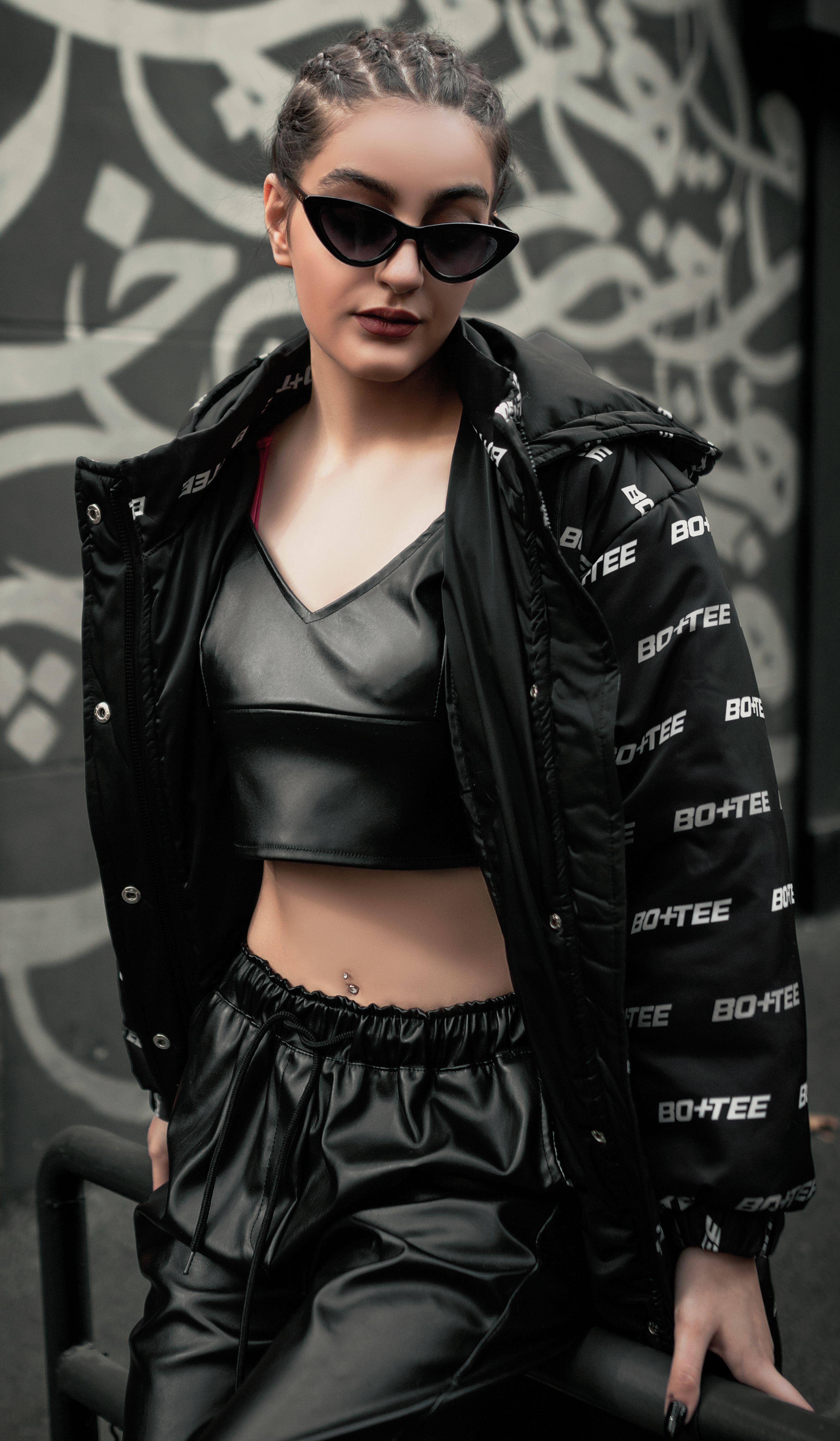 Stylish Woman in Black Jacket and Sunglasses · Free Stock Photo