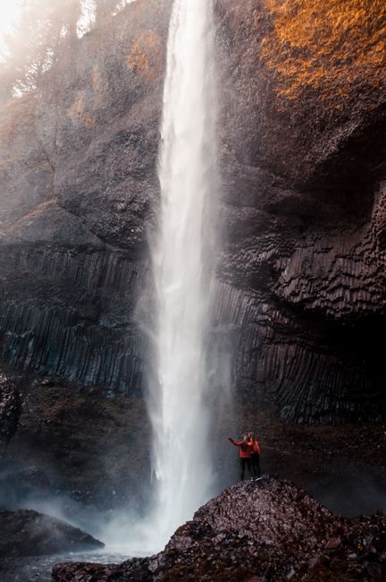 Experience the grandeur of a towering waterfall in Oregon's breathtaking landscape. Perfect for nature lovers.
