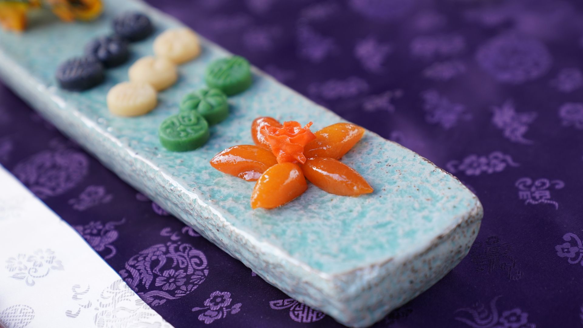 Kue tradisional Korea yang menggambarkan makanan dalam tradisi Chuseok