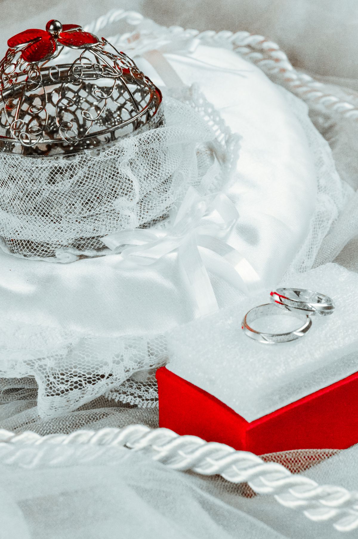 Cặp nhẫn cưới, gợi chuyện cưới hỏi và tiền mừng