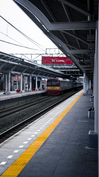 Fotos de stock gratuitas de entrenar, estación de tren, locomotora